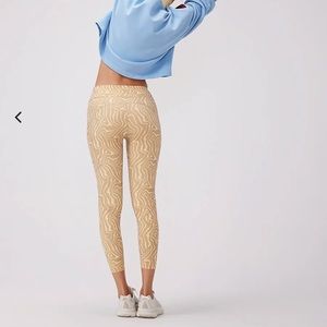 NWT Outdoor Voices Zoom 7/8 Legging in Pampas Swirl